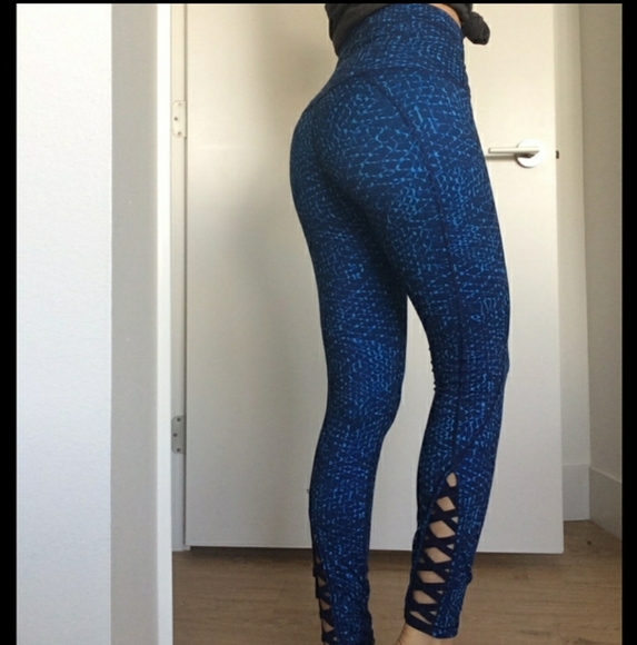 Lululemon Samba Snake blue pants - Picture 2 of 8